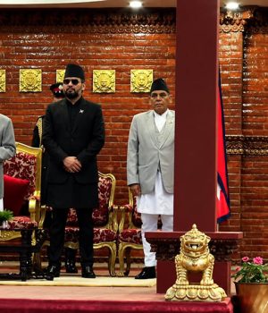 उद्योगमन्त्री साहले लिए शपथ