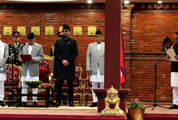 उद्योगमन्त्री साहले लिए शपथ