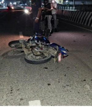 इटहरीमा मध्यराति दुर्घटना हुँदा जिल्ला प्रशासन कार्यालय सुनसरीका दुई कर्मचारीको मृत्यु