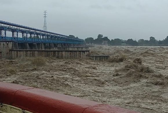 शारदा नदीमा पानीको बहाव बढ्यो, बनबसामा आवागमन बन्द