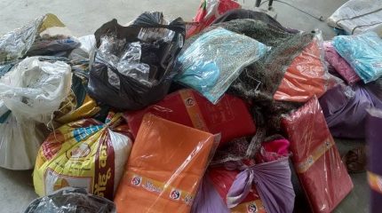 भन्सार छली गरेर भित्र्याइएका ११ लाखका लत्ताकपडा प्रहरीको नियन्त्रणमा