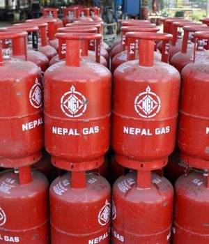 उपत्यका बाहिरबाट ‘एलपी ग्यास सिलिन्डर’ मा ‘बोटलिङ’ गर्न थालियो