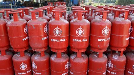 उपत्यका बाहिरबाट ‘एलपी ग्यास सिलिन्डर’ मा ‘बोटलिङ’ गर्न थालियो
