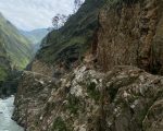 कर्णाली करिडोरः छारेभीरको  पहिरो पन्छाउनै सकस, हुम्ला आउजाउ गर्ने यात्रु तथा सवारीसाधन प्रभावित