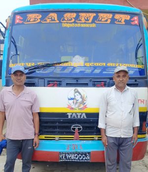 तस्करीमा प्रयोग भएको बससहित ७ लाखका सामान बरामद
