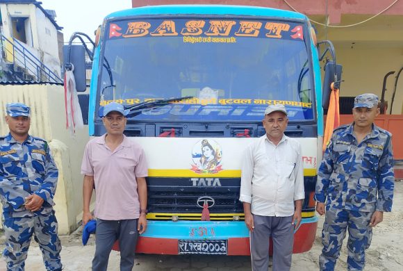 तस्करीमा प्रयोग भएको बससहित ७ लाखका सामान बरामद