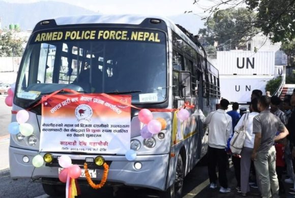 दसैँमा प्रहरीको निःशुल्क बस सेवाबाट ३ हजार ५८५ यात्रु लाभान्वित