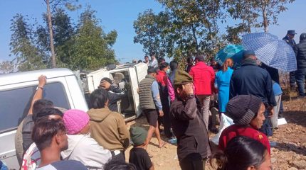 विराटनगरबाट शव बोकेर भोजपुर जाँदै गरेको एम्बुलेन्स धनकुटामा दुर्घटना, चालक गम्भीर