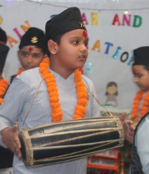 विराटनगरको एभरेष्ट मा बि मा२५० विद्यार्थीले गरे दशैँदेखि छठसम्मका पर्वको अभ्यास