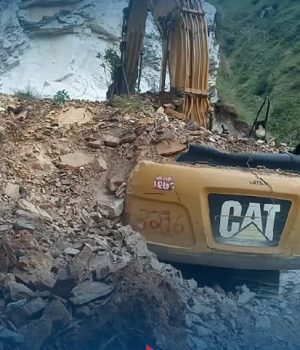 मुगुमा स्काईभेटरसहित पहिरोमा पुरिएका चालकको गम्भीर अवस्थामा उद्धार