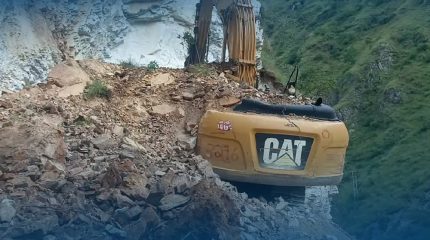 मुगुमा स्काईभेटरसहित पहिरोमा पुरिएका चालकको गम्भीर अवस्थामा उद्धार