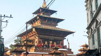 जीवित देवी कुमारीलाई तलेजु भवानीको दर्शन