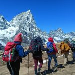 दसैंमा पनि खुम्बुका पर्यटन मजदुरलाई सिजनकै चटारो