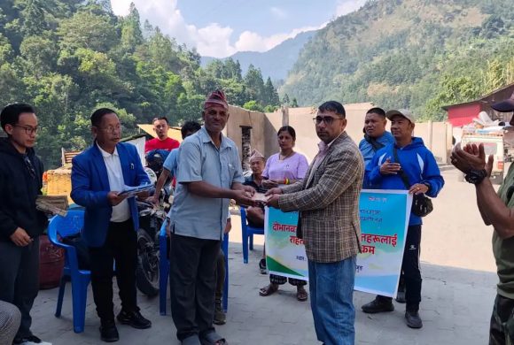 दोभानका आगलागी पीडितलाई ख्रीष्टियन समाजको तीन लाख ७६ हजार राहत