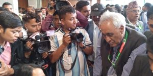 उपसभापति खुला समूहमा डा. चन्द्र भण्डारीले गरे उम्मेदवारी दर्ता