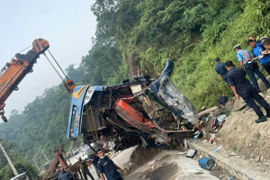 दाउन्नेमा ब्रेक फेल भई बस पल्टिँदा ४ जनाको मृत्यु, ११ घाइते