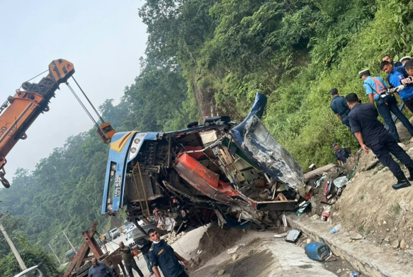 दाउन्नेमा ब्रेक फेल भई बस पल्टिँदा ४ जनाको मृत्यु, ११ घाइते