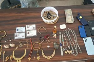 सांसदको डेराबाट ८ तोला सुन र लाखौं मूल्यका सामान चोरी गर्ने चार जना पक्राउ