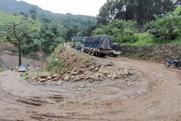 मेची कोरिडोर: ६३ महिनामा आधा काम पनि नगर्ने ठेकेदारको ठेक्का तोडियो