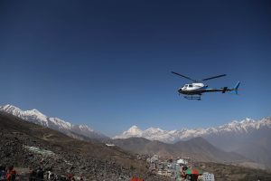 अदालतले रोक्यो ‘निम्स दाइ’को मुस्ताङ हेलिकप्टरको ७ लाख ३५ हजार कित्ता सेयर