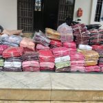 पाँच लाखभन्दा बढीको भन्सार छलीका कपडासहित मोटरसाइकल बरामद